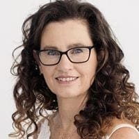 janine-bush-profile Passport style photo of Janine Bush - Naturopath in Albany Western Australia